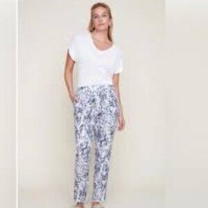 Light as air fun summer pants w/zipped ankles over 6 inches Sz 40